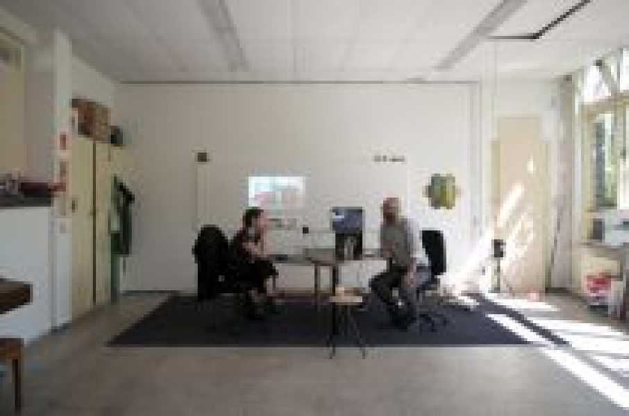 Atelierbezoek Invest Week 2015  foto: Myung Feyen, courtesy Stroom Den Haag