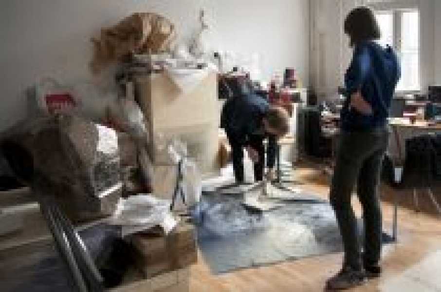 Atelierbezoek Invest Week 2015  foto: Myung Feyen, courtesy Stroom Den Haag