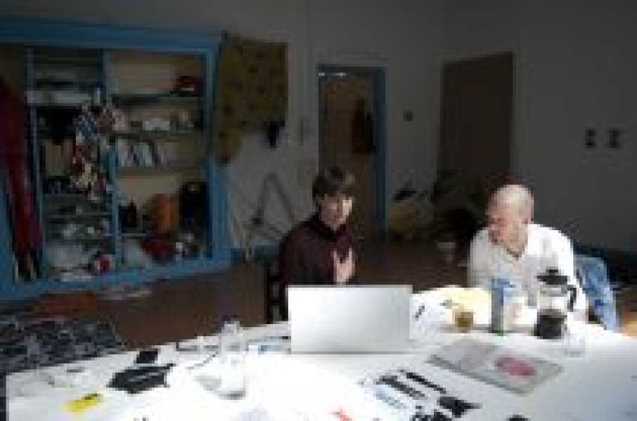 Atelierbezoek Invest Week 2015  foto: Myung Feyen, courtesy Stroom Den Haag