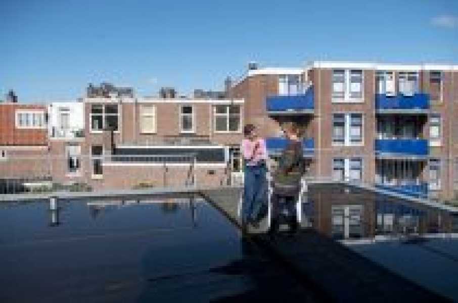 Atelierbezoek Invest Week 2015  foto: Myung Feyen, courtesy Stroom Den Haag