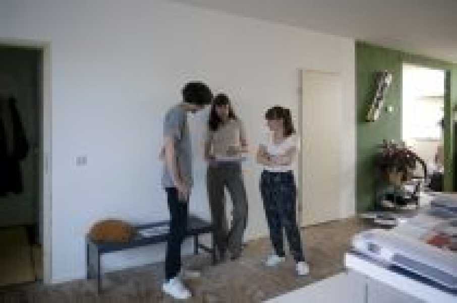 Atelierbezoek Invest Week 2015  foto: Myung Feyen, courtesy Stroom Den Haag