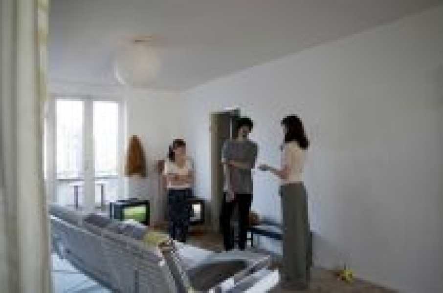 Atelierbezoek Invest Week 2015  foto: Myung Feyen, courtesy Stroom Den Haag