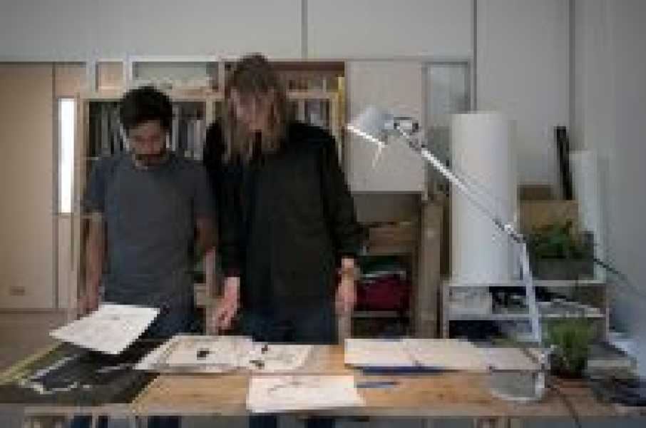 Atelierbezoek Invest Week 2015  foto: Myung Feyen, courtesy Stroom Den Haag