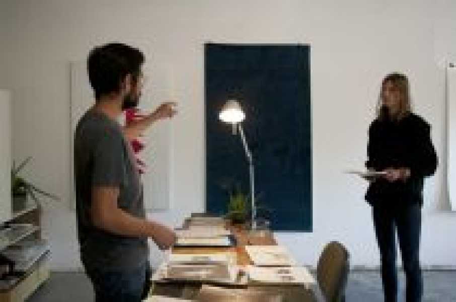 Atelierbezoek Invest Week 2015  foto: Myung Feyen, courtesy Stroom Den Haag