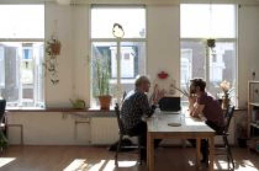 Atelierbezoek Invest Week 2015  foto: Myung Feyen, courtesy Stroom Den Haag