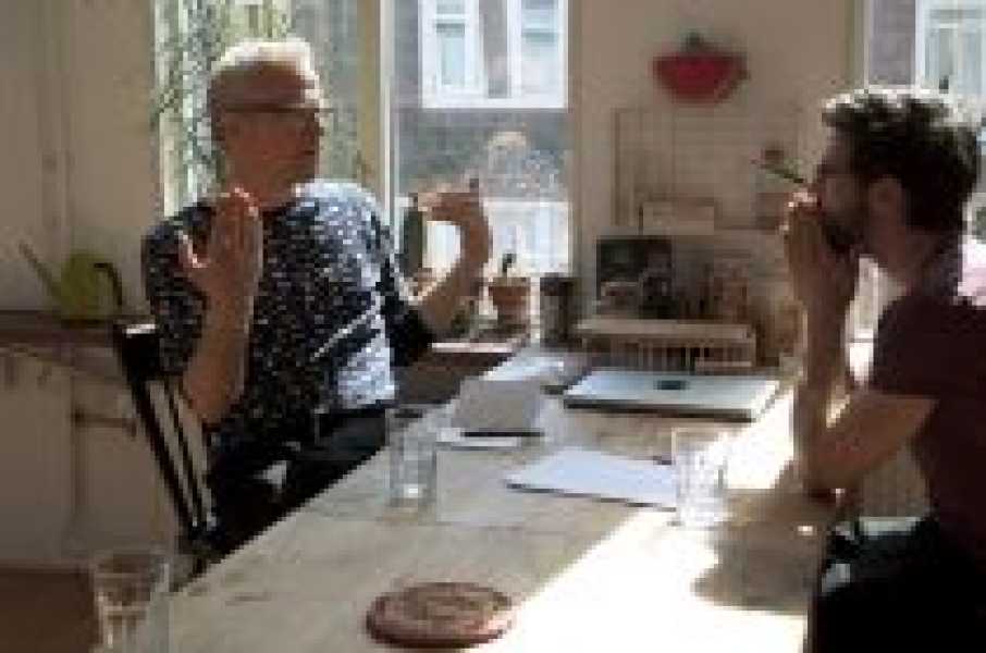 Atelierbezoek Invest Week 2015  foto: Myung Feyen, courtesy Stroom Den Haag