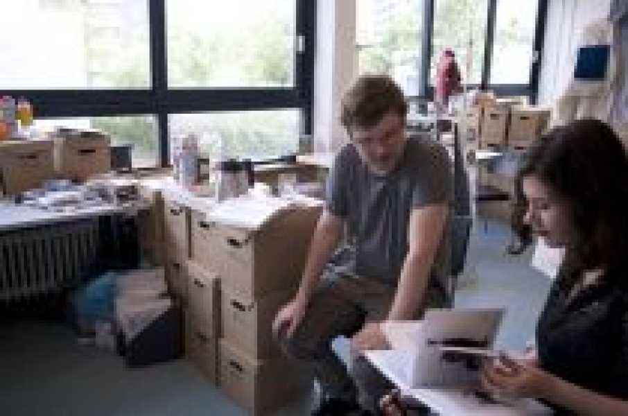 Atelierbezoek Invest Week 2015  foto: Myung Feyen, courtesy Stroom Den Haag