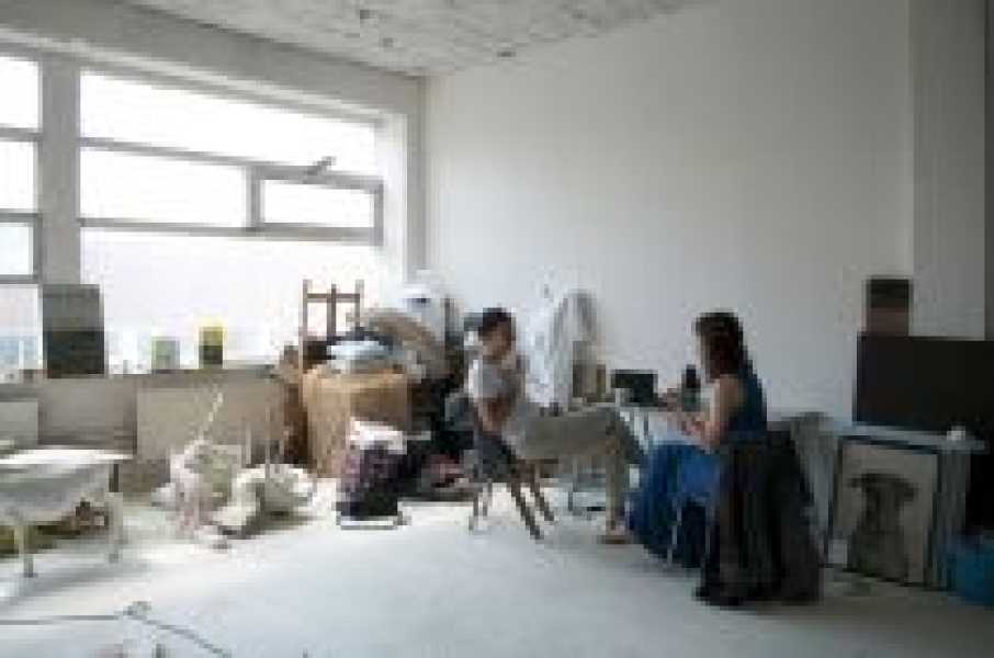 Atelierbezoek Invest Week 2015  foto: Myung Feyen, courtesy Stroom Den Haag