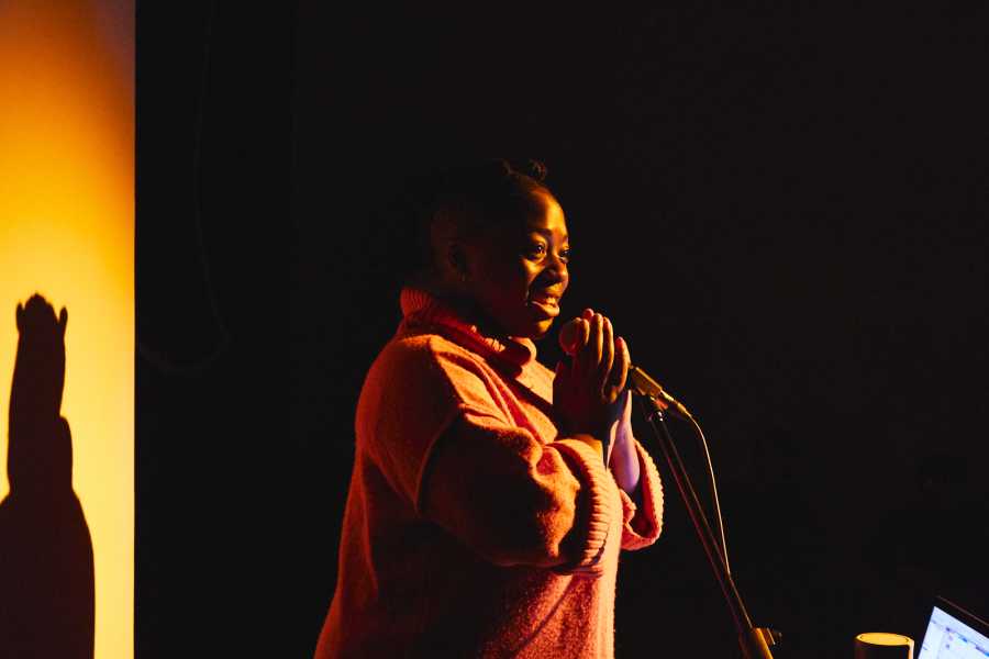 Opening weekend 'Towards a Black Testimony' Performance Shenece Oretha: 'HERE, PRESENT' foto: Tarona Leonora, courtesy Stroom Den Haag