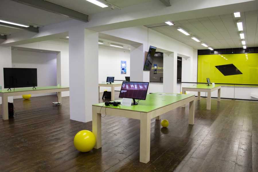 eft gallery: rite of access, installation view Stroom Den Haag, 2019 foto: Naomi Moonlion, courtesy Stroom Den Haag