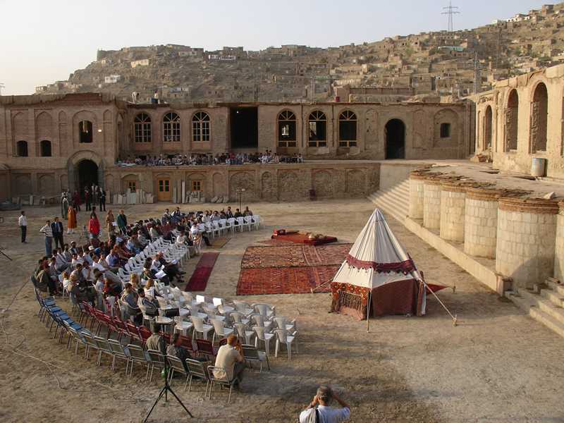 'The Good Cause: Architecture of Peace'. Queen’s Palace rehabilitated into an outdoor theatre foto: © Aga Khan Trust for Culture