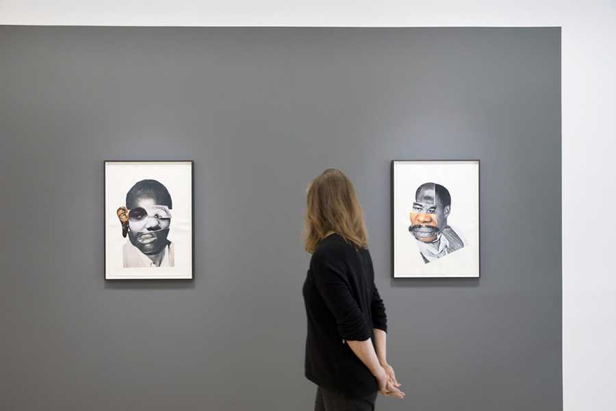 Zaalopname Neo Matloga, 'my hero is always next to me' (2021), Stroom Den Haag foto: Franz Mueller Schmidt. Alle rechten voorbehouden Hartwig Art Foundation