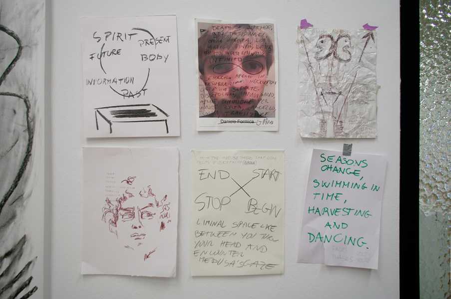 Ondertussen: Daniele Formica foto: Myung Feyen, courtesy Stroom Den Haag