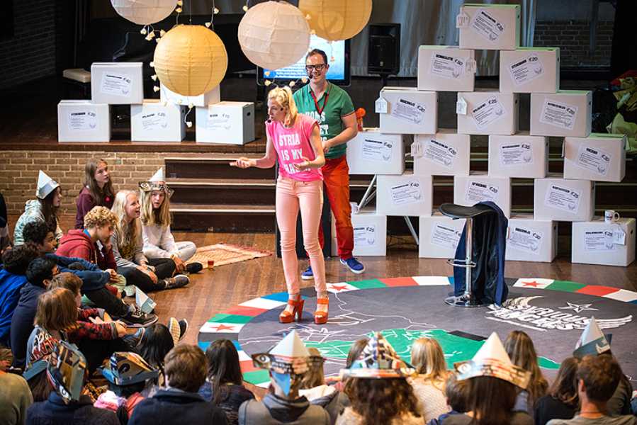 'Holland redt Syrië' op Sorghvliet gymnasium foto: Mylène Siegers, courtesy Stroom Den Haag
