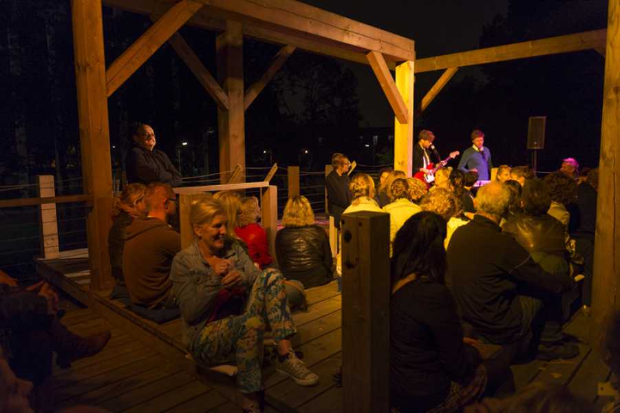 'Hangen & wurgen' op Scaffold tijdens Museumnacht Den Haag foto: © Eric de Vries, courtesy Stroom Den Haag