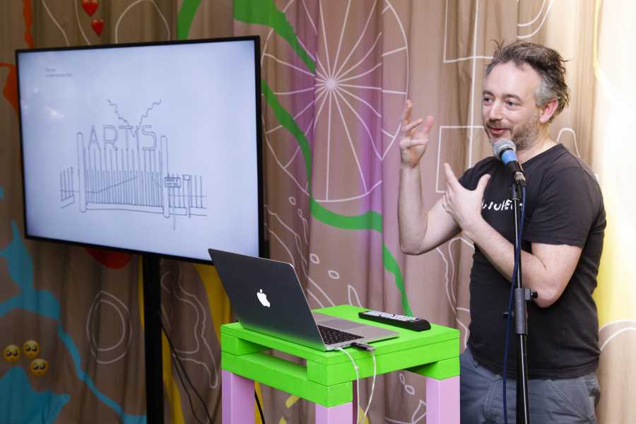 Thijs de Zeeuw, 'Design for the Non-Human' foto: Naomi Moonlion, courtesy Stroom Den Haag