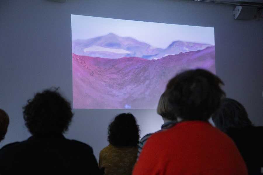 Jenna Sutela, 'nimiia cétiï' foto: Naomi Moonlion, courtesy Stroom Den Haag