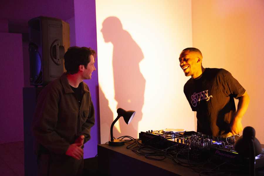 James Massiah, DJ set foto: Naomi Moonlion, courtesy Stroom Den Haag