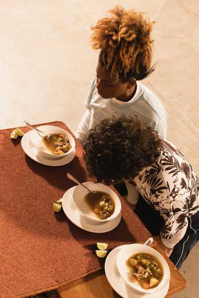 Performance evening 'Klof: Bario di Spiritu': Guenn Gustina foto: Sharon Jane, courtesy Stroom Den Haag