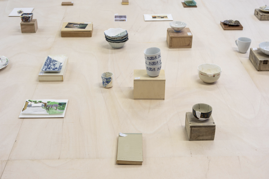 Nishiko, 'Repairing Earthquake Project', tentoonstellingsoverzicht Stroom, 2018 foto: Ayako Nishibori, courtesy Stroom Den Haag