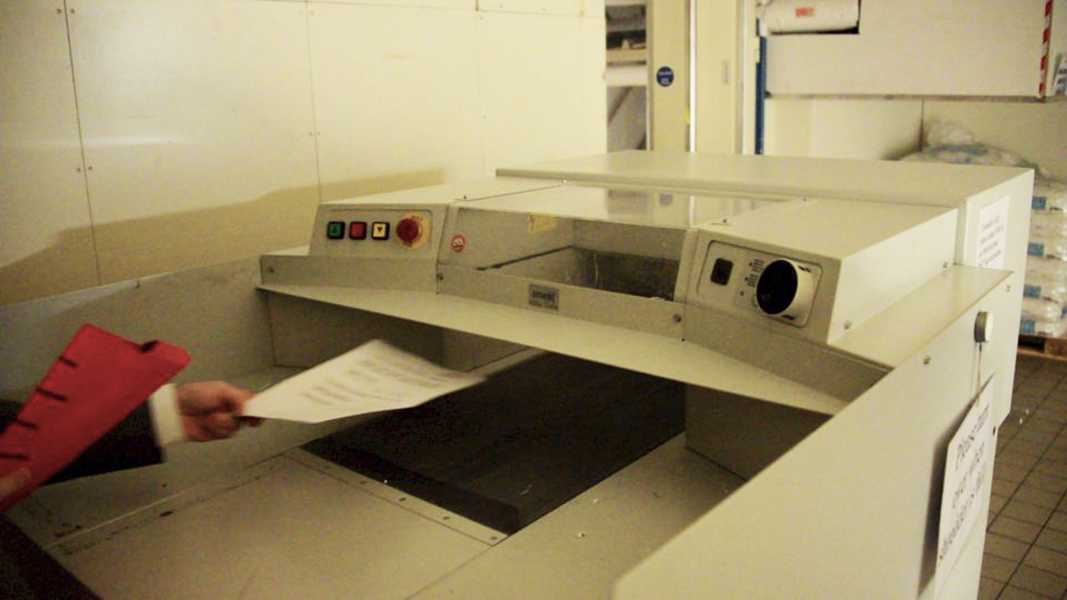 Jason File, 'Erasing a Classified Military Document' (2013), videostill foto: courtesy the artist