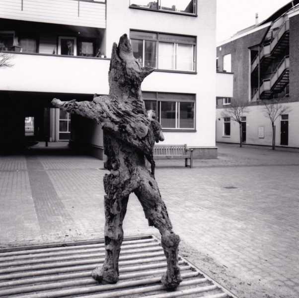 Ingrid Rollema, 'Weer- of geenweerwolf in schaapskleren' foto: Rob Kollaard, courtesy Stroom Den Haag