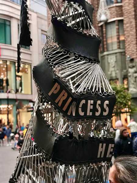 Lara Schnitger, 'This princess saves herself', 2021 foto: Hani Chladilova, courtesy Stroom Den Haag