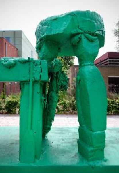 David Bade, 'Fix Adem Vrij' op het schoolplein foto: © Gert Jan van Rooij