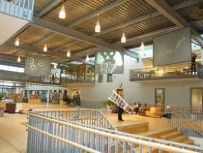 Try out van 'Grin Variations' in Plaza van de International School foto: Corinne Groot