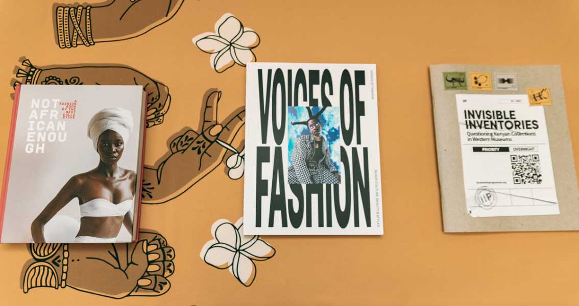 Boekentafel The Nest Collective bij Stroom foto: Jassir Jonis, courtesy Stroom Den Haag